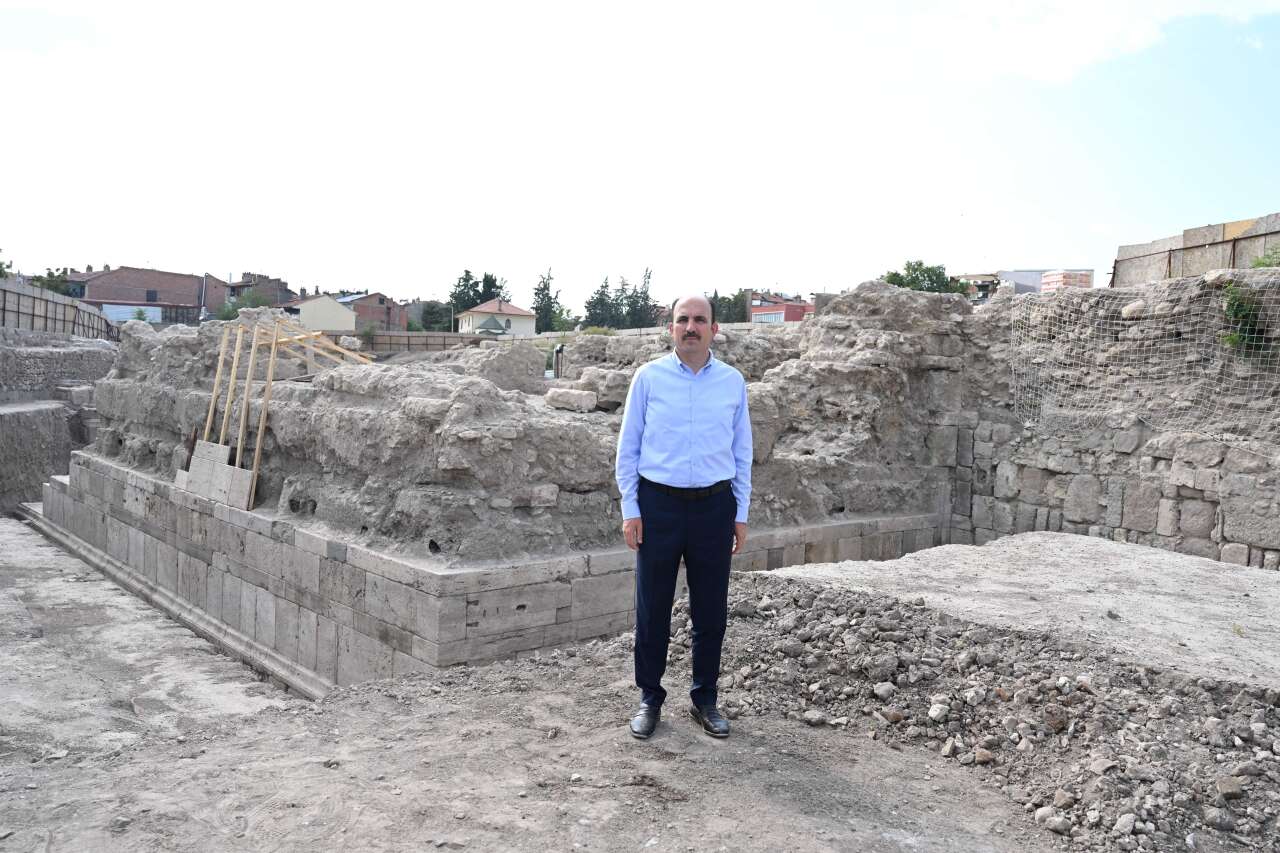 Konya’da yüzyıllardır aranan tarihi kapı bulundu! Selçuklu surları gün yüzüne çıktı 4